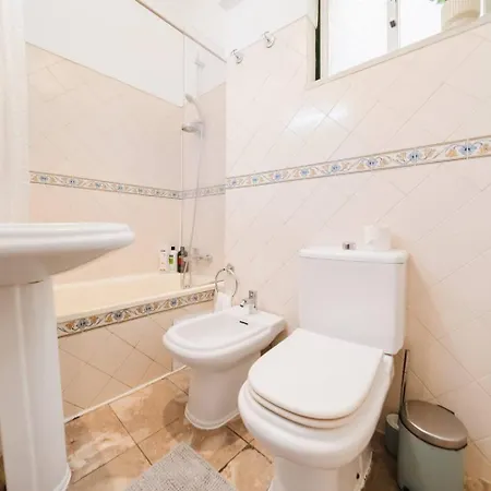 Luxurious 4-Bedroom Apartment 公寓 *