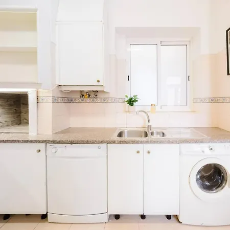 Luxurious 4-Bedroom Apartment Lisboa