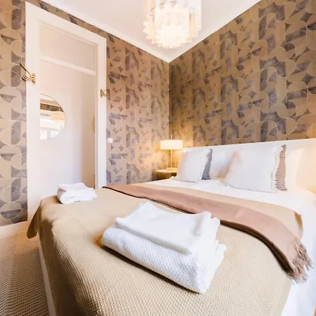 Luxurious 4-Bedroom Apartment 公寓