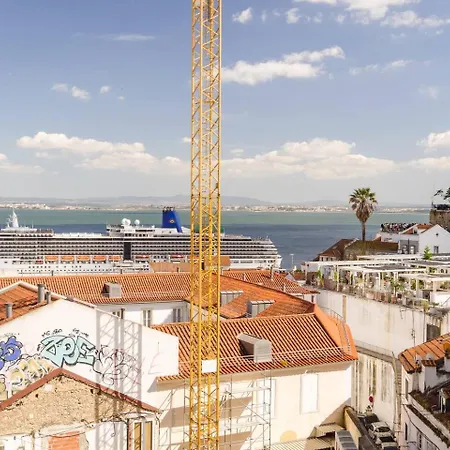 Luxurious 4-Bedroom Apartment Appartement Lissabon