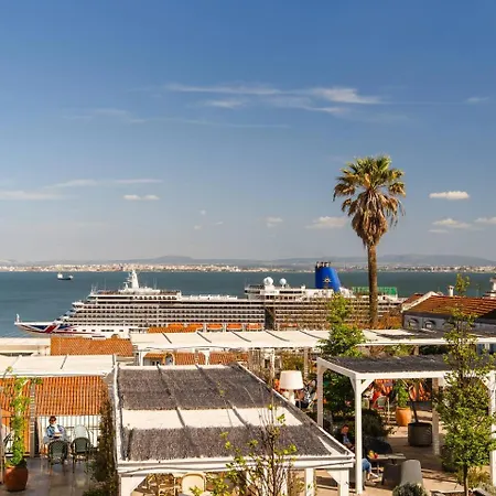 Luxurious 4-Bedroom Apartment Lisboa